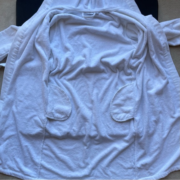 Crate&Barrel White Plush Bathrobe - Picture 6 of 7